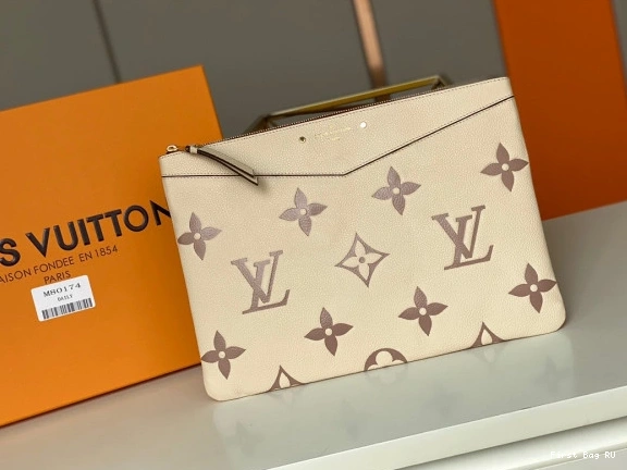 First bag ru LOUIS VUITTON POUCH DAILY 0818